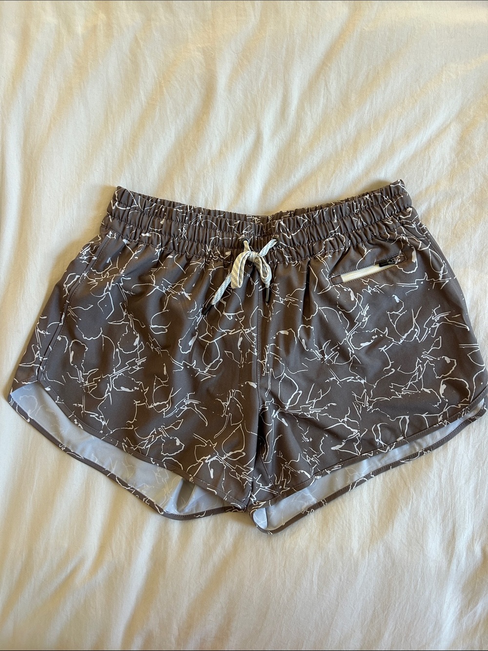 Vuori Shorts. Size medium. 4.5” inseam. Liner. Like new